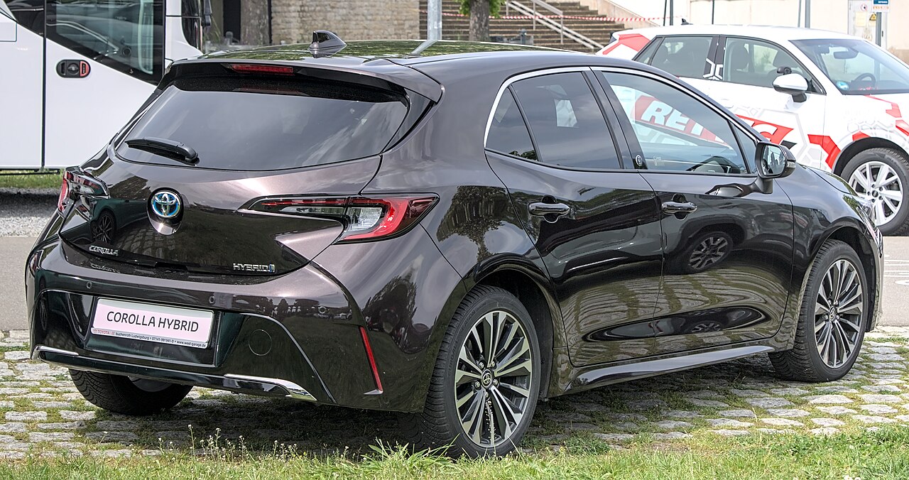 Toyota Corolla Hybrid Hatchback E210 facelift
